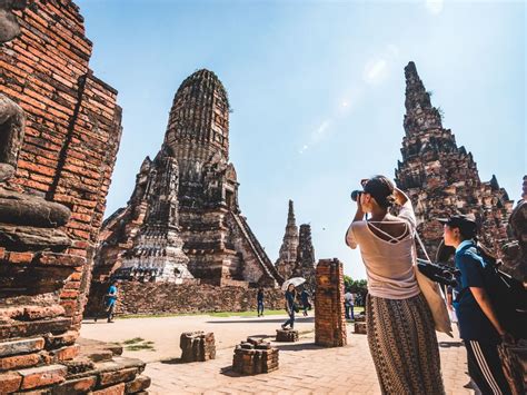 Wat Chaiwatthanaram Tapınağı: Ayutthaya Tarihinin Gizemli İzlerini Keşfedin!