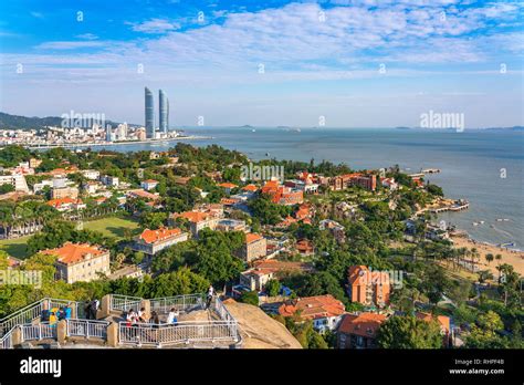 Gulangyu Adası: Tarihi Mimari ve Muhteşem Deniz Manzaralarıyla Size Bekliyor!